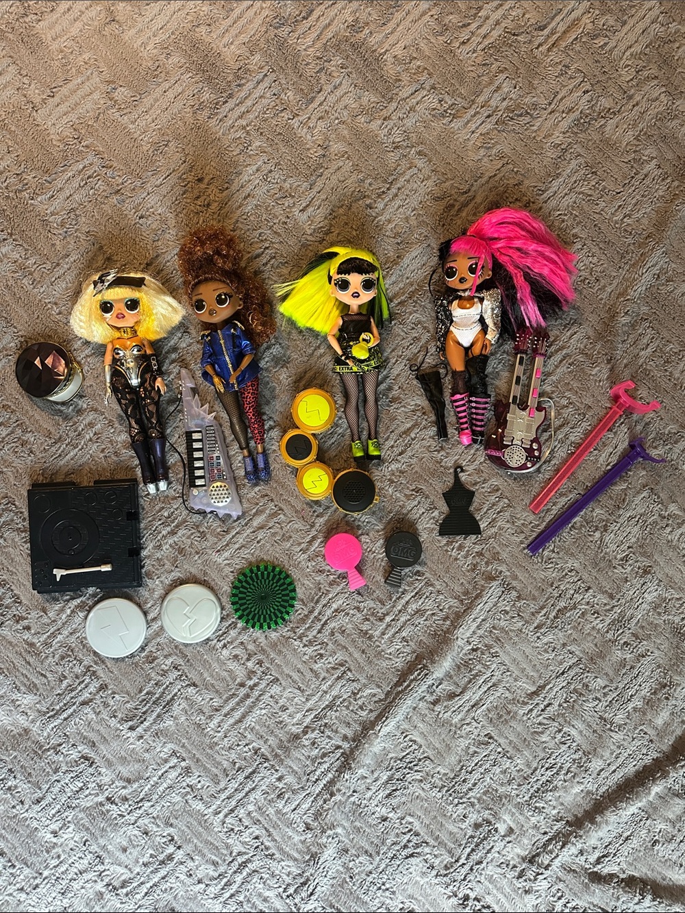 L.O.L. OMG Surprise! Dolls and Accessories Set - Neon Yellow, Hot Pink